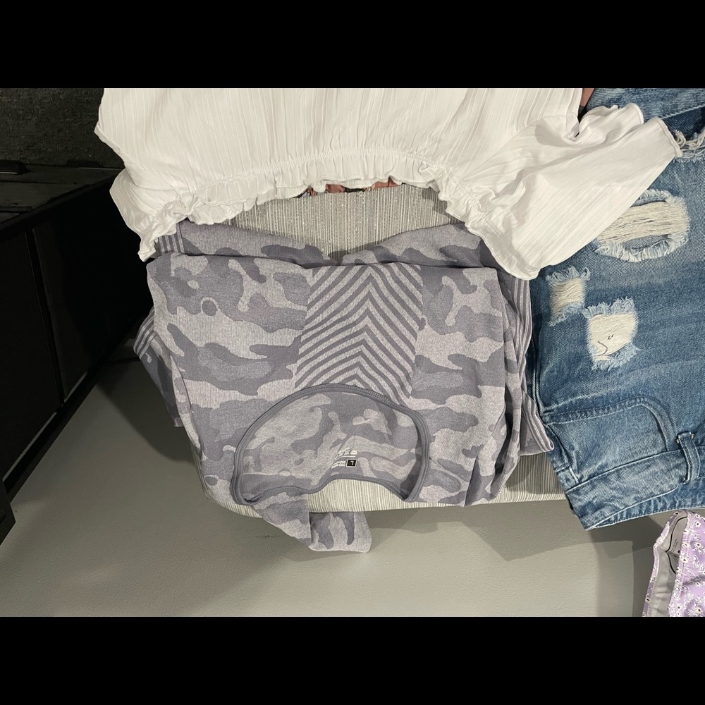 I’m a small business owner and I’m trying to sell my products on poshmark